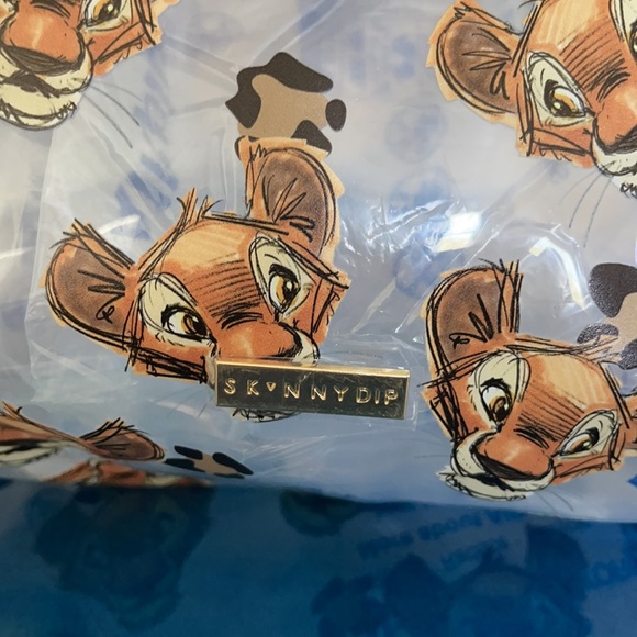 Disney x Skinnydip Lion King (Simba) Cosmetic Bag - Picture 4 of 4